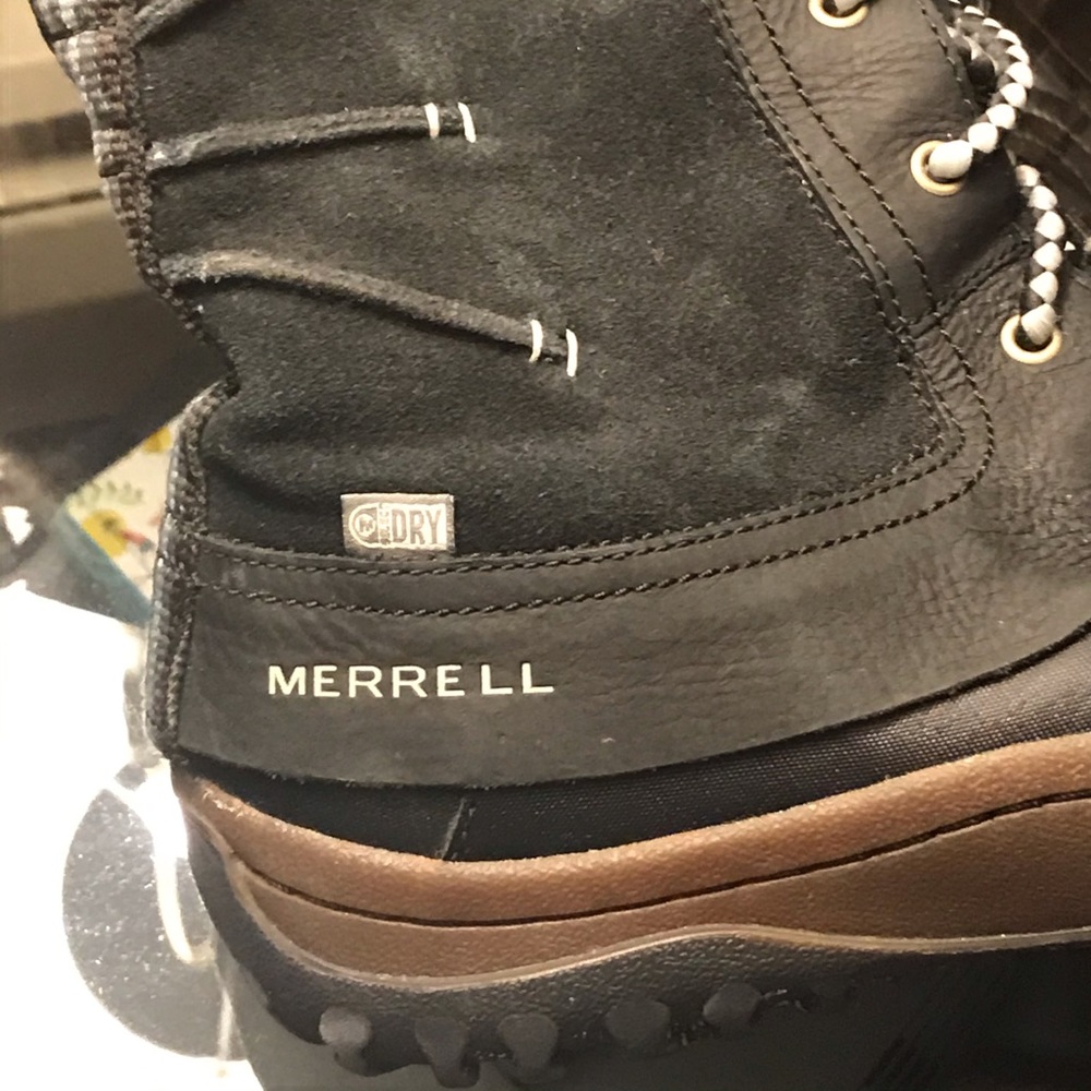 Merrel snow boots..size 9..worn once